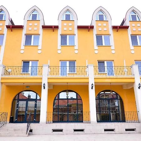 Hotel Maxim Oradea Exteriör bild