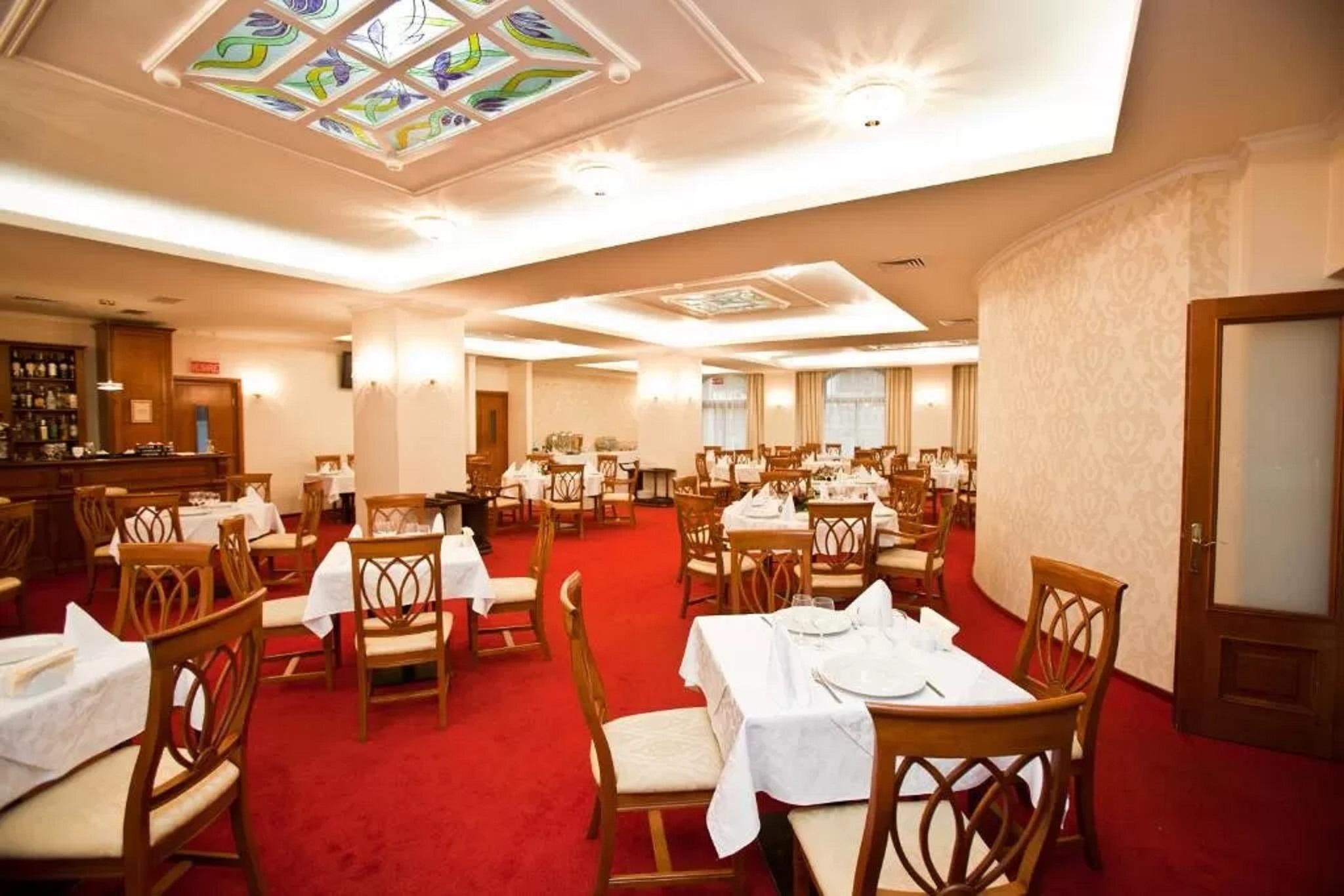 Hotel Maxim Oradea Exteriör bild