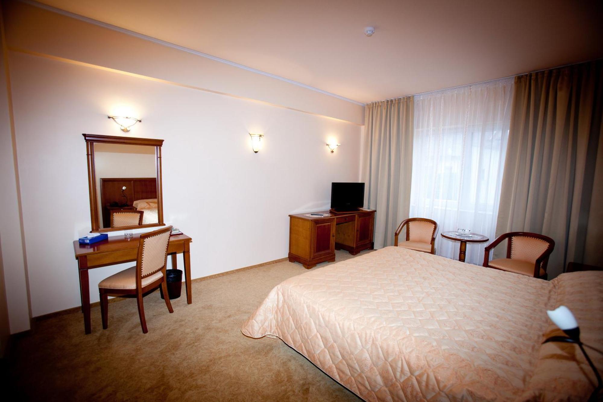 Hotel Maxim Oradea Exteriör bild