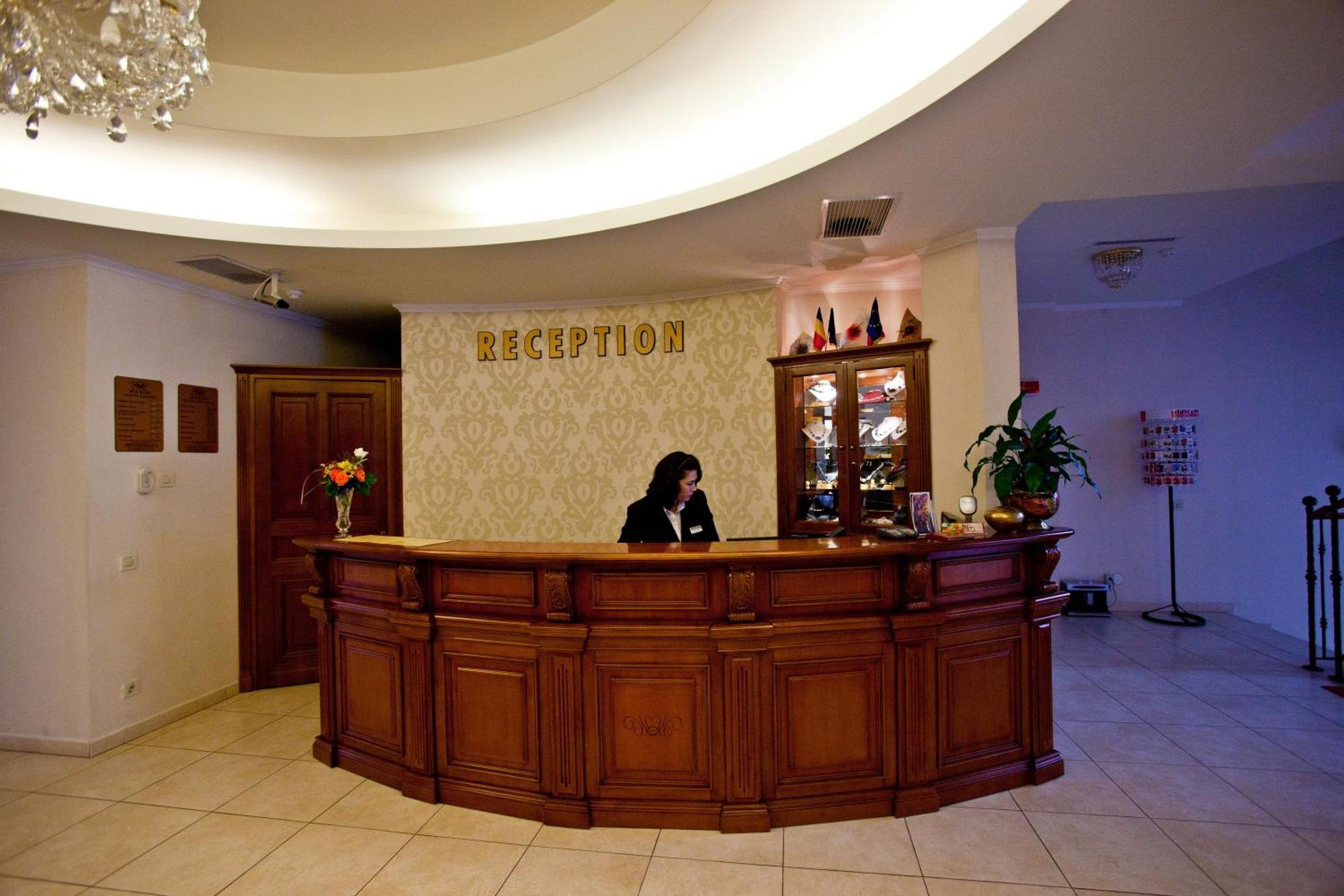 Hotel Maxim Oradea Exteriör bild