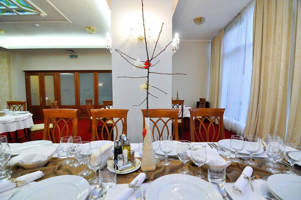Hotel Maxim Oradea Exteriör bild