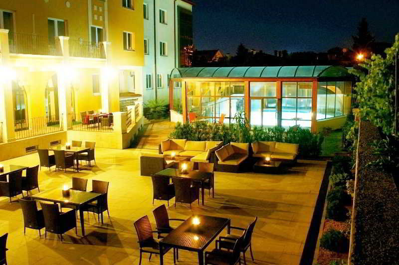 Hotel Maxim Oradea Exteriör bild