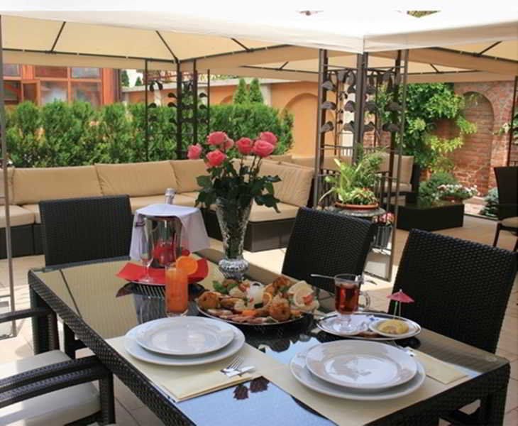 Hotel Maxim Oradea Exteriör bild